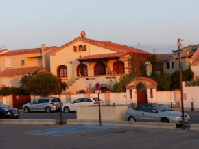 Studio en RDC face à la mer avec jardin et terrasse - 2 pers, équipements inclus, 100m commerces. - FR-1-475-54